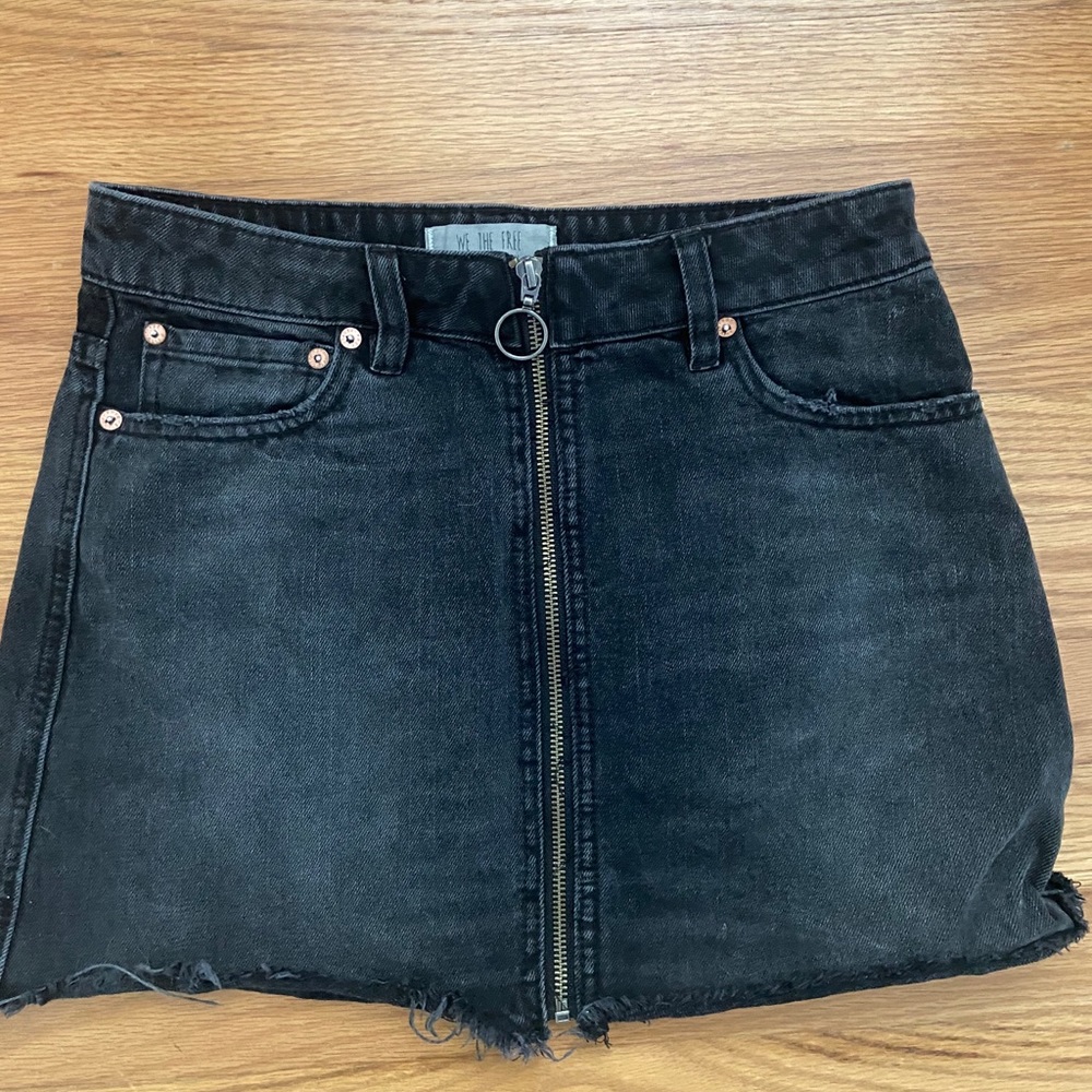 Black-zipper mini skirt